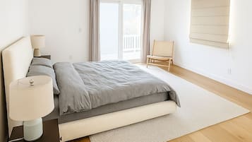 4 slaapkamers, een bureau, een strijkplank/strijkijzer, gratis wifi