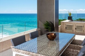 تناول الطعام بالخارج