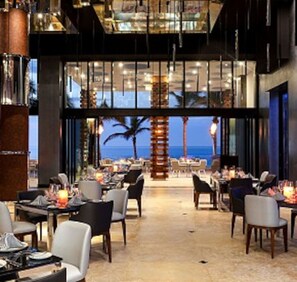 Dining - 5 Diamond 4 Bedroom Penthouse (Cabo San Lucas)
