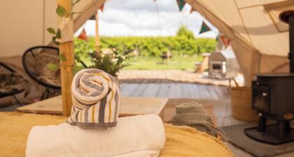 Luxury Bell Tent with Hot Tub. Quiet Countryside Couples Retreat & Dog Friendly!
