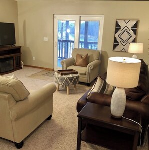 Smart TV, fireplace, books, stereo