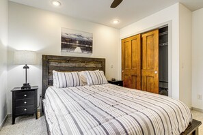 3 bedrooms, iron/ironing board, Internet, bed sheets - 2 Mi to Sand Valley: Family Getaway w/ Deck! (Nekoosa)