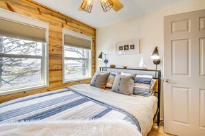 2 bedrooms, iron/ironing board, Internet, bed sheets - Walk to Winema Road Beach: Home w/ Hot Tub! (Cloverdale)