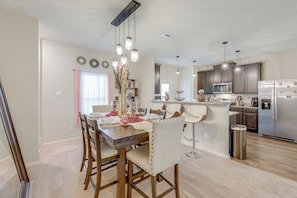 Dining - Family-Friendly Home in Manor, Near Outdoor Rec (Manor)