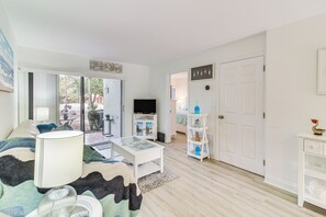 2 bedrooms, iron/ironing board, internet, bed sheets