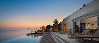 5BR Seafront Villa Sanctuary with Infinity Pool