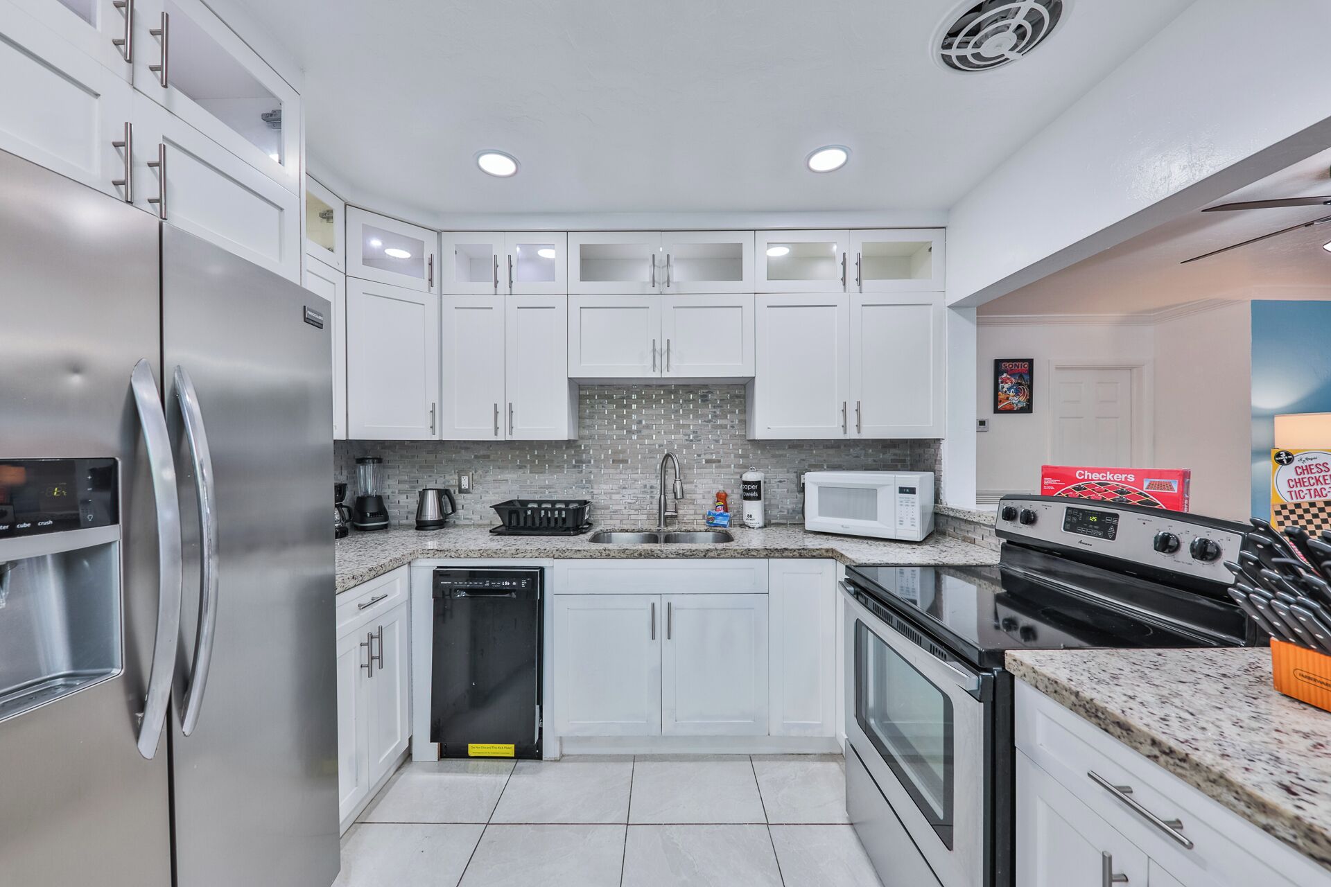 Frigorífic, microones, forn i placa de cuina 