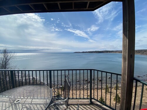 Sunrise Suite on Lake Superior- Pool & Hot Tub