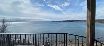 Sunrise Suite on Lake Superior- Pool & Hot Tub