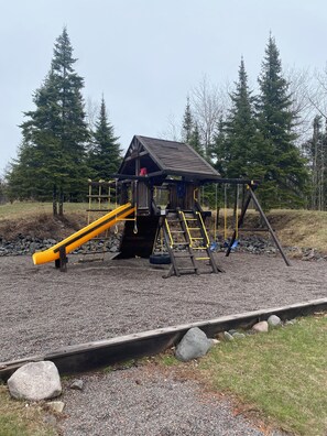 Children’s area - Sunrise Suite on Lake Superior- Pool & Hot Tub (Two Harbors)