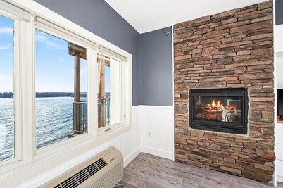Sunrise Suite on Lake Superior- Pool & Hot Tub