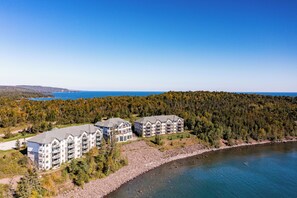Exterior - Sunrise Suite on Lake Superior- Pool & Hot Tub (Two Harbors)