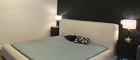 1 habitación, tabla de planchar con plancha, wifi y ropa de cama