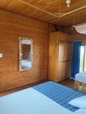 5 bedrooms, WiFi, bed sheets