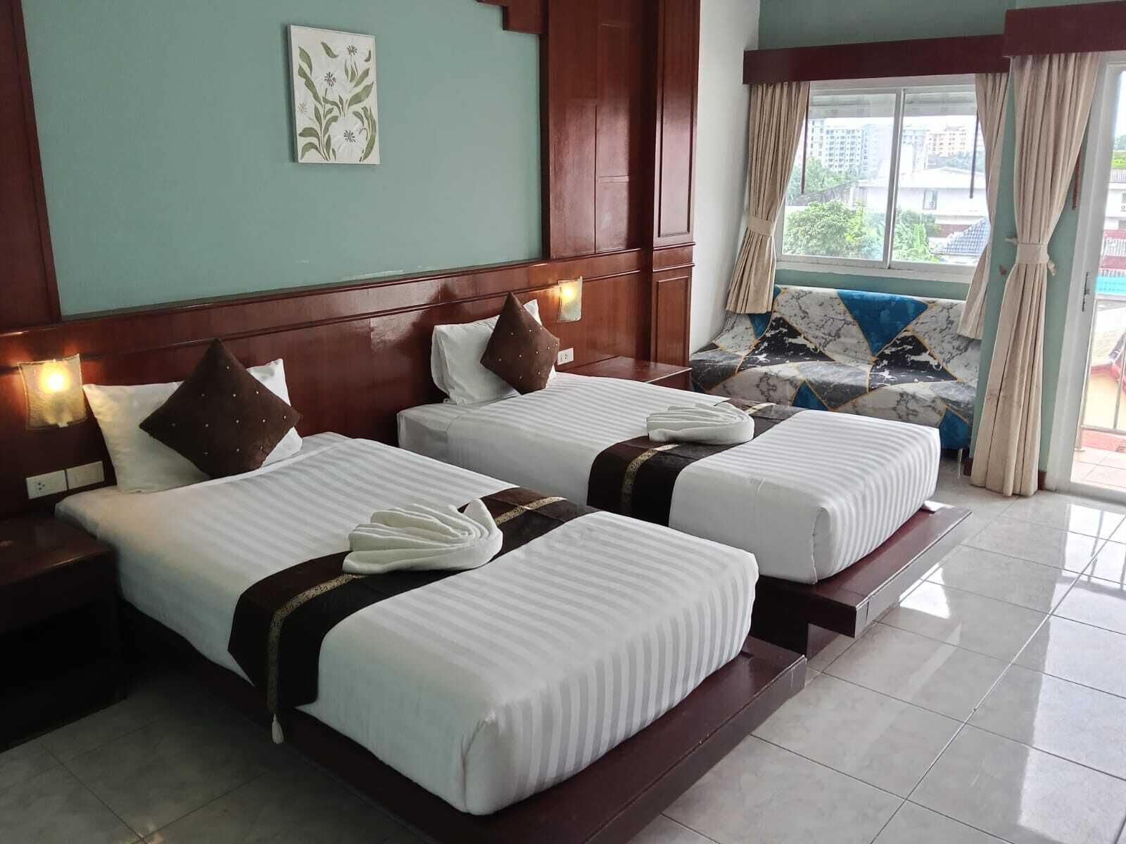 Deluxe Twin kamer | Een kluis op de kamer, een strijkplank/strijkijzer, gratis wifi