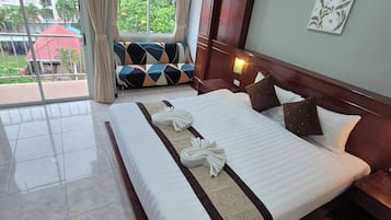 Deluxe Double Room (with balcony and with window) | In-room safe, soundproofing, iron/ironing board, free WiFi