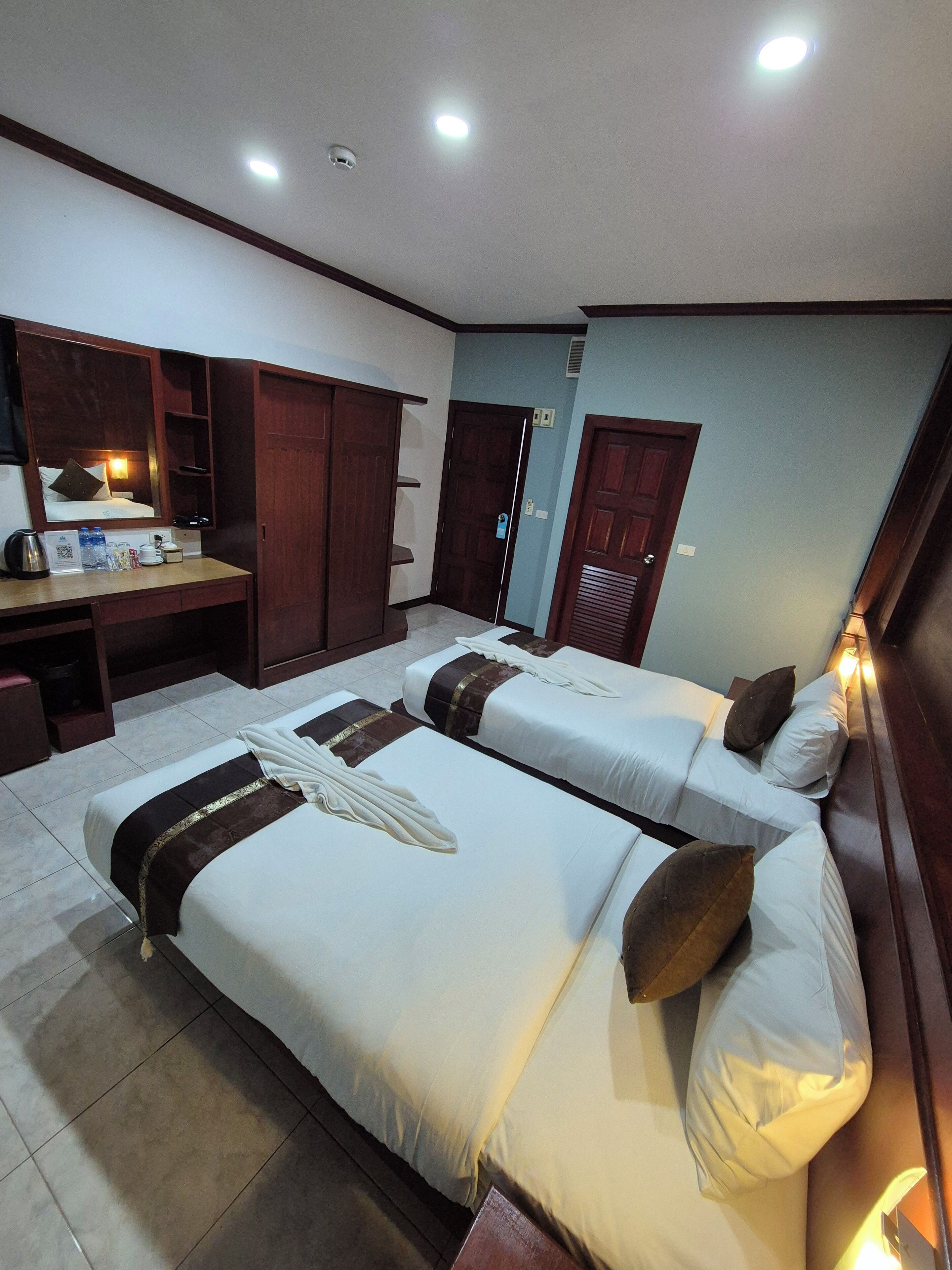Superior Twin Room without Balcony and without Window | In-room safe, soundproofing, iron/ironing board (on request)