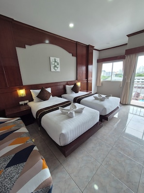 Deluxe Twin Room (with balcony and with window) | In-room safe, soundproofing, iron/ironing board, free WiFi - New Forest Patong (Patong)