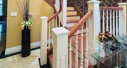 bedrooms with private bedrooms in charming Richmond with WiFi close to YVR