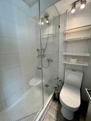 Comfort Apartment | Bathroom