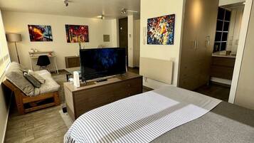 Comfort Apartment | 1 bedroom, blackout drapes, free WiFi