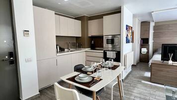 Comfort Apartment | Dining