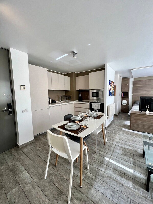 Comfort Apartment | Dining - Equipado Estudio en Los Dominicos (Santiago)