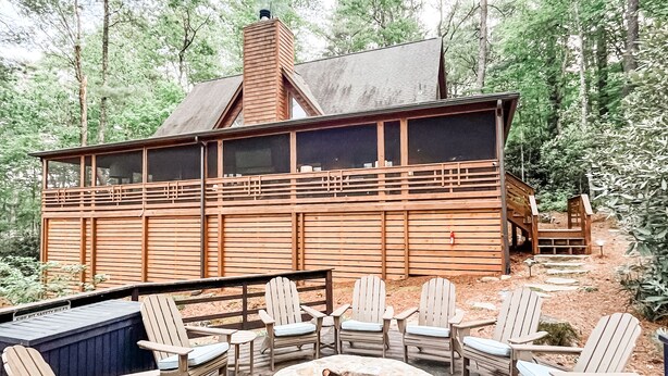 A cabin with a deck, outdoor seating, and a fire pit. - Lux 5BR w/ Theater, Fire-pit, Private Office + Guest Cottage, Close to Downtown (Highlands)