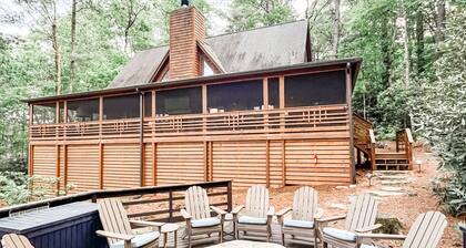 Lux 5BR w/ Theater, Fire-pit, Private Office + Guest Cottage, Close to Downtown