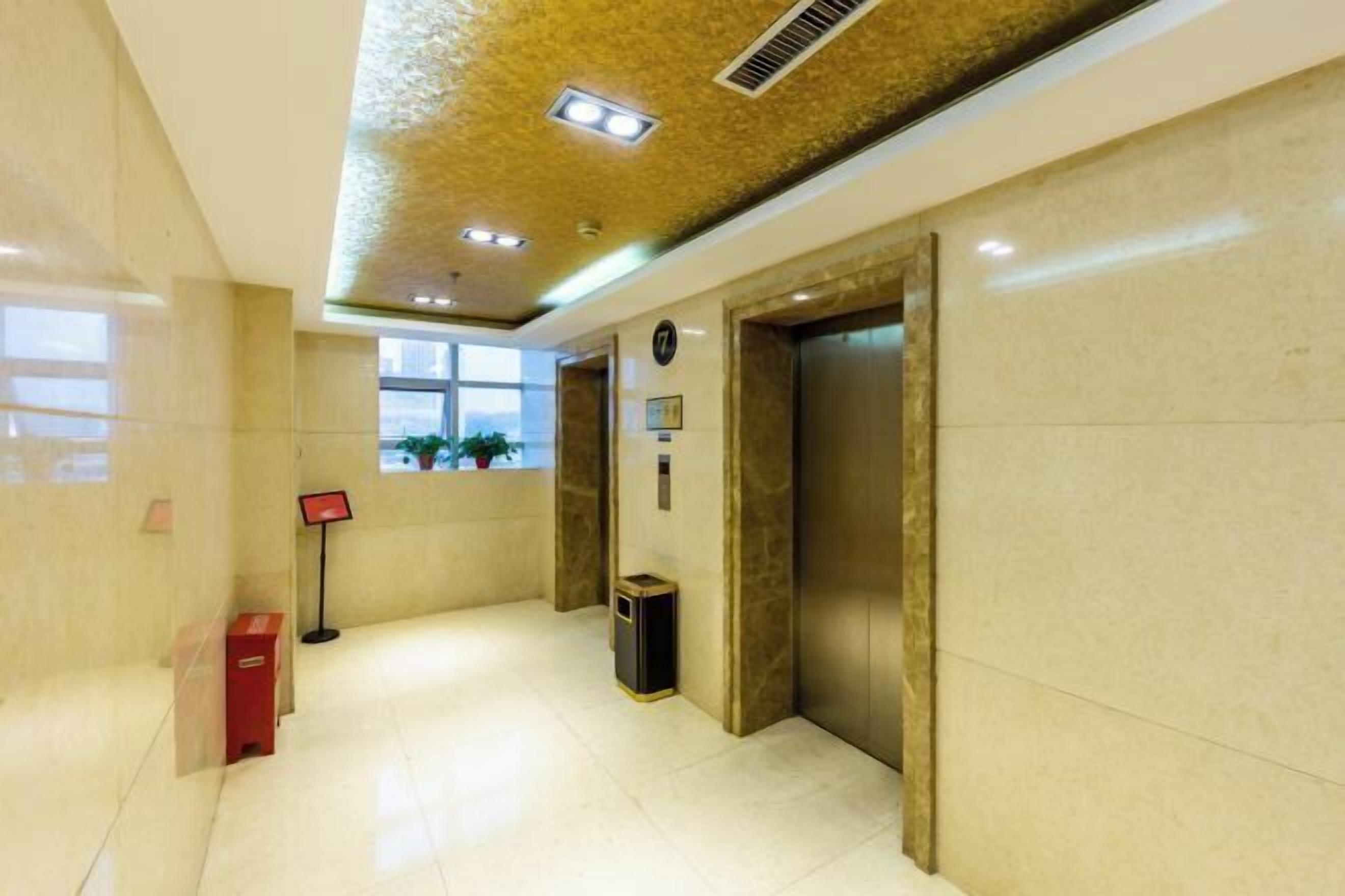 المنشأة من الداخل