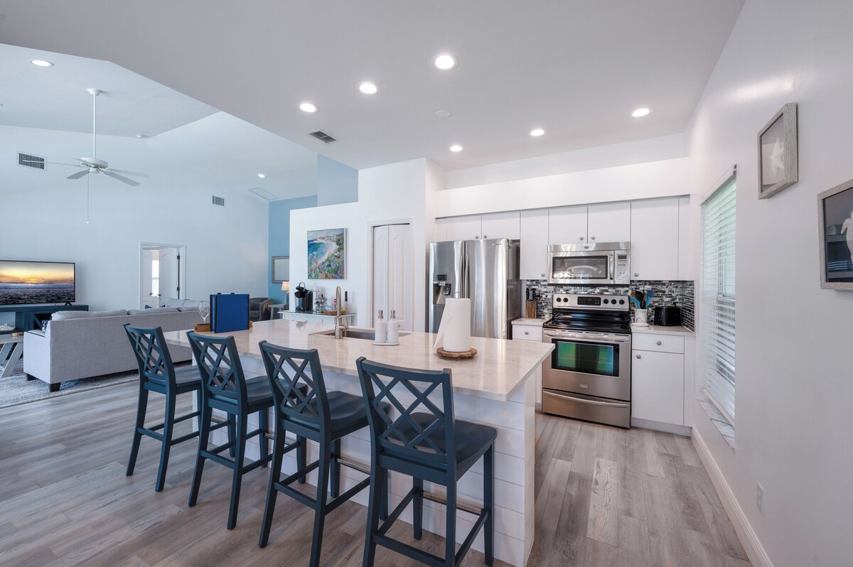 Photo 9 of Updated 3-bedroom house in Lely Resort, with private pool and golf course view.