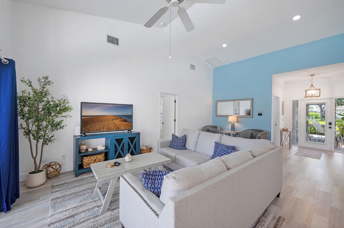 Photo 6 of Updated 3-bedroom house in Lely Resort, with private pool and golf course view.