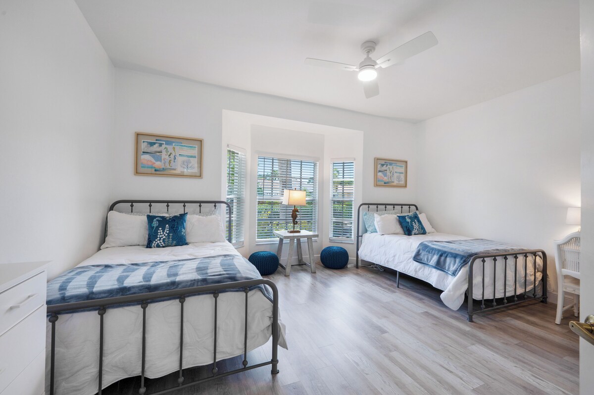 Photo 17 of Updated 3-bedroom house in Lely Resort, with private pool and golf course view.