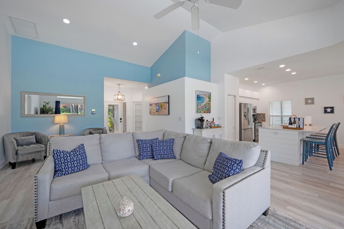 Photo 7 of Updated 3-bedroom house in Lely Resort, with private pool and golf course view.