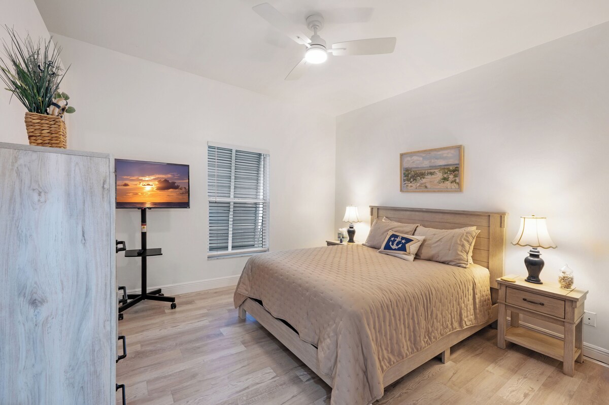 Photo 20 of Updated 3-bedroom house in Lely Resort, with private pool and golf course view.