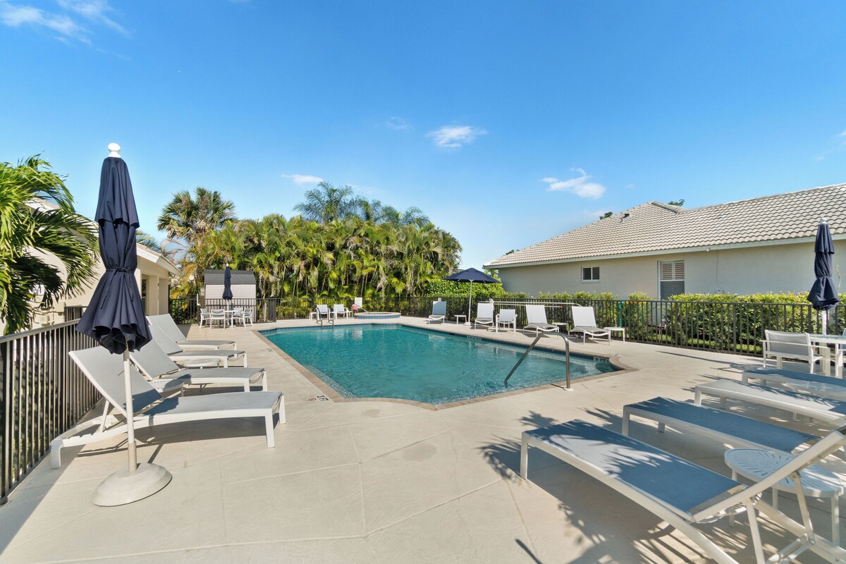 Photo 24 of Updated 3-bedroom house in Lely Resort, with private pool and golf course view.