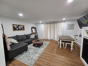 Smart TV, fireplace
