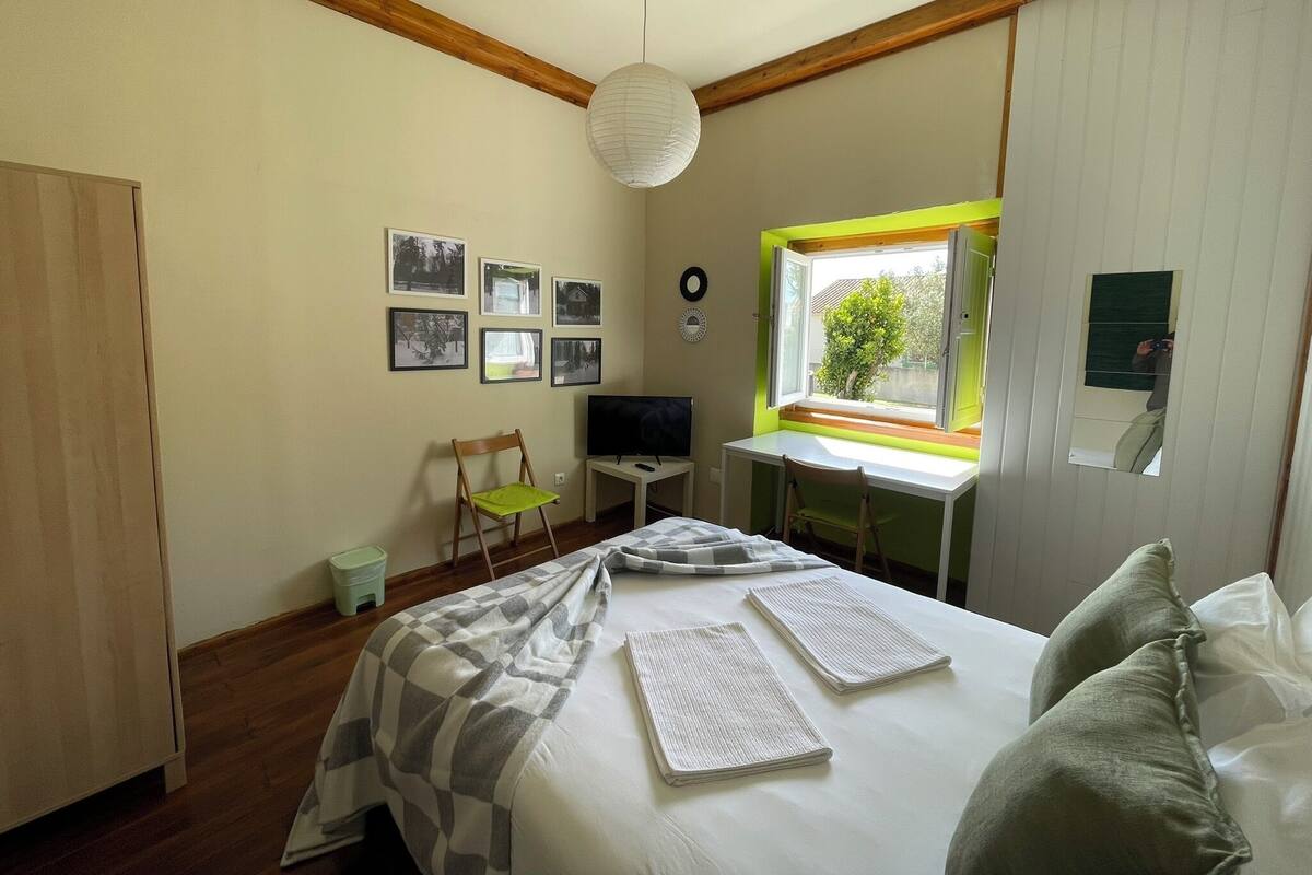 Chambre double | Bureau, accĂšs au Wi-Fi (inclus), literie fournie