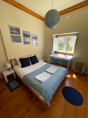 Zweibettzimmer, Gartenblick | Schreibtisch, kostenloses WLAN, Bettwäsche