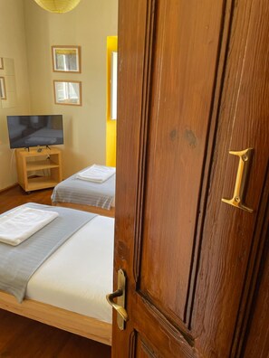 Bureau, Wi-Fi gratuit, draps fournis