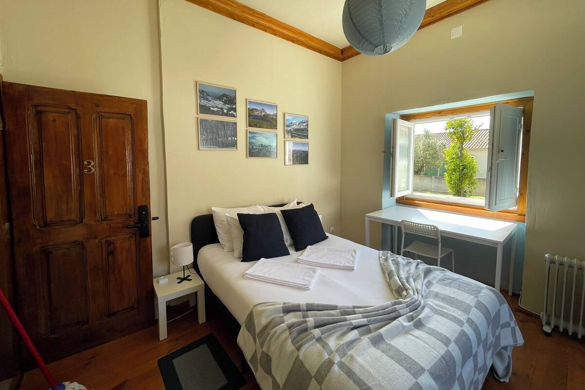 Chambre Standard double | Bureau, accĂšs au Wi-Fi (inclus), literie fournie