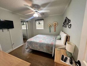 2 chambres, fer et planche à repasser, Wi-Fi, draps fournis