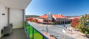 Stylish Stay Near Lake Tuggeranong