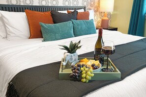 5 bedrooms, iron/ironing board, WiFi, bed sheets