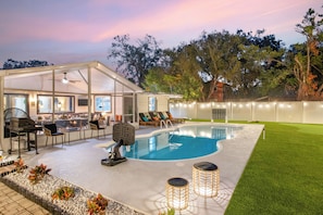 Pool - Modern Luxury 5 Bed 2 Bath Centrally Located Close to Downtown Tampa! HeatedPool (Tampa)