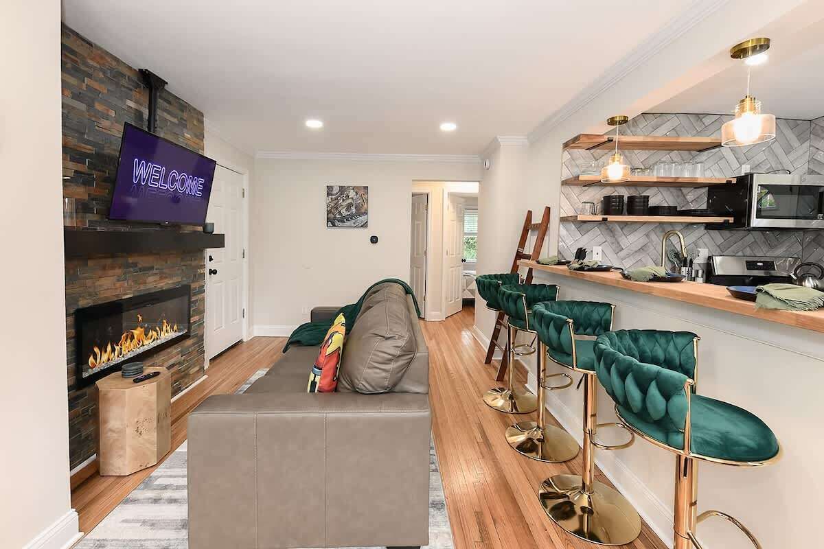 TV, fireplace