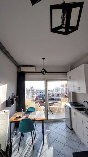 Kochgeschirr/Geschirr/Besteck, Küchenrolle