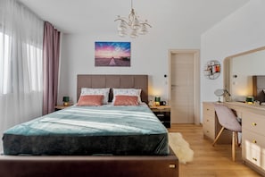 3 chambres, bureau, Wi-Fi, draps fournis
