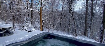 Onyx Grove Cabin • 2 bedrooms & HOT TUB!