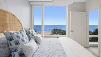 2 bedrooms, desk, iron/ironing board, travel crib